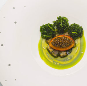 Salade tiède d’ormeaux et lentilles au caviar